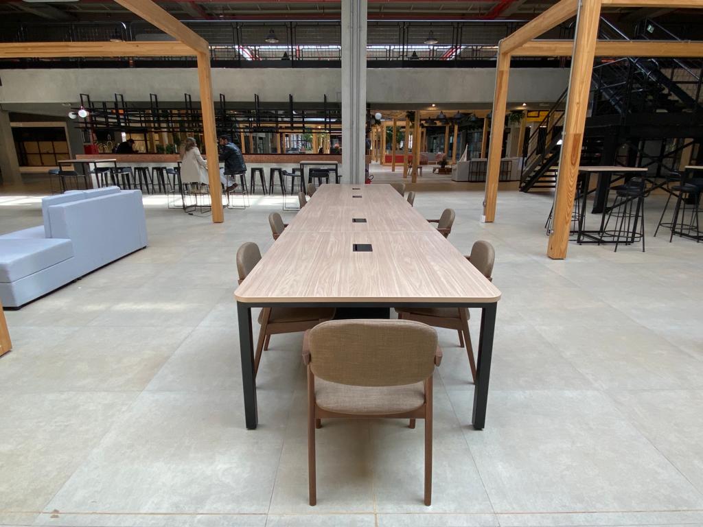 Posição de trabalho em mesa compartilhada